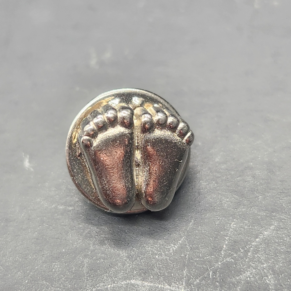 Vintage 70s V.Evers lapel pin silver tone Baby Precious Feet babyshower kawaii